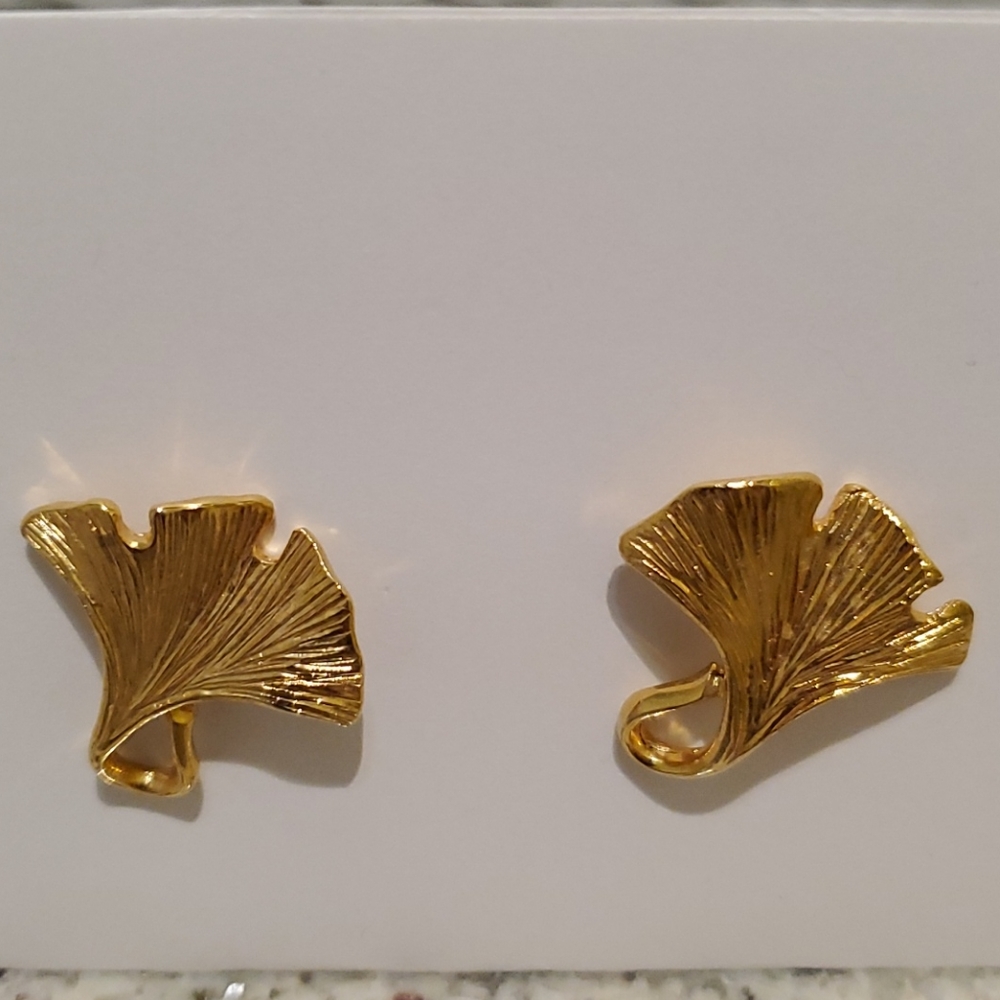 Gold Metal Leaf Peirced Earings